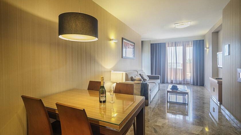 Holiday World Polynesia Hotel